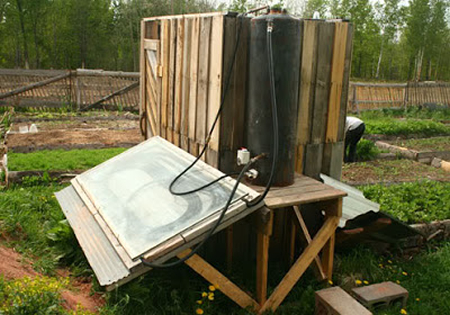 DIY Wood Pallet Solar Shower