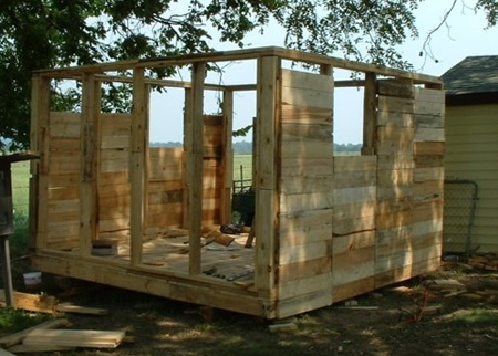 DIY Wood Pallet Chicken Coop