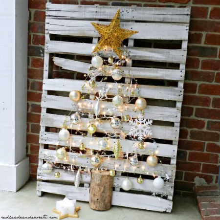 DIY Wood Pallet Christmas Tree