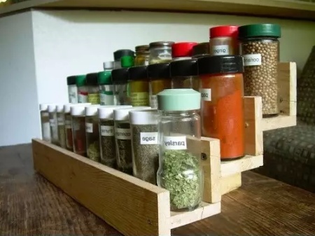 DIY Wood Pallet Spie Rack